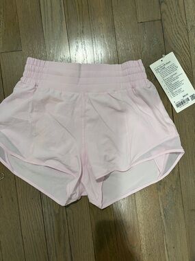 NEW WITH TAGS Light pink lululemon hotty hot shorts 
Size: 4 high waisted 2.5 in
